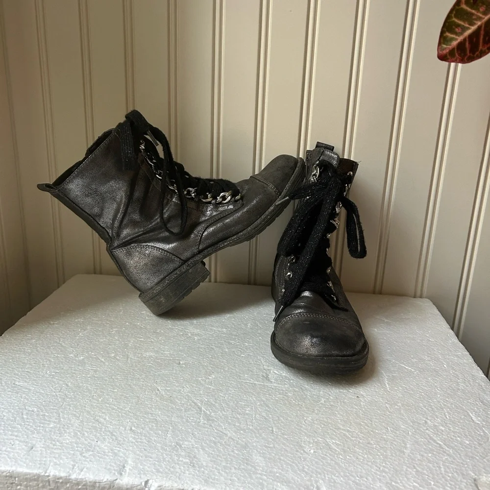 Dolce Vita kids metallic combat boots zipUp sides lace up chain links size 2
